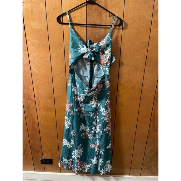 NWOT Tie on Front Flowers Floral Green Slit Midi Dress Size M - Picture 1 of 13